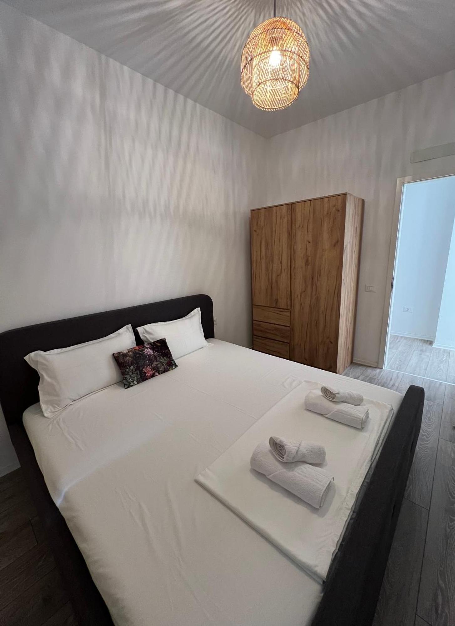 Sunflower Apartment Tirana Exterior photo